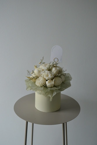 FLOWERBOX KRÉMOVO-ZELENÝ so sušenými kvetmi